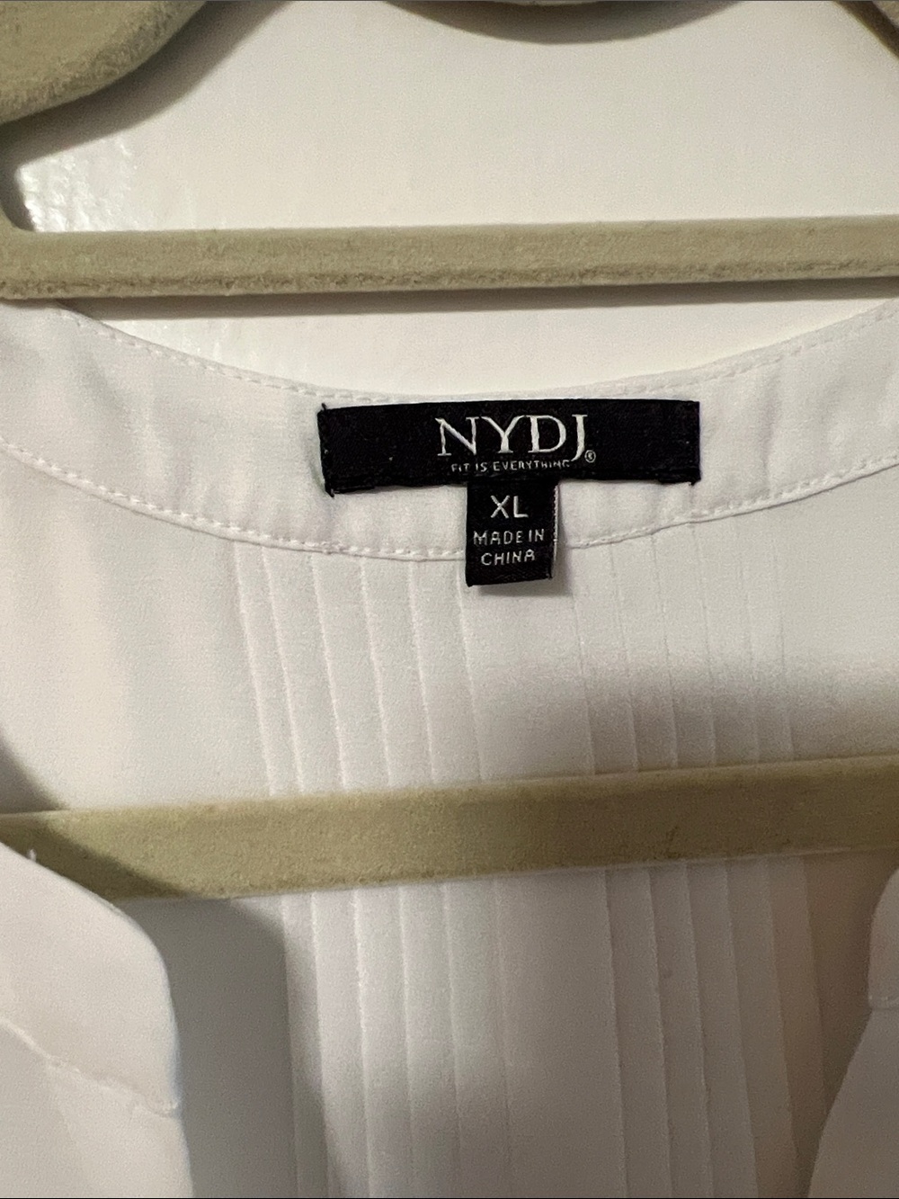 NYDJ White Sleeveless V-Neck Button Blouse - Picture 2 of 3